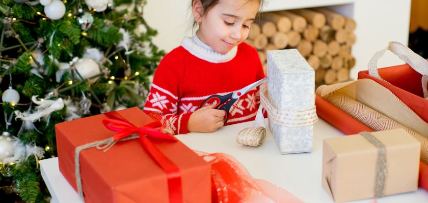 Dijete i božićni pokloni 