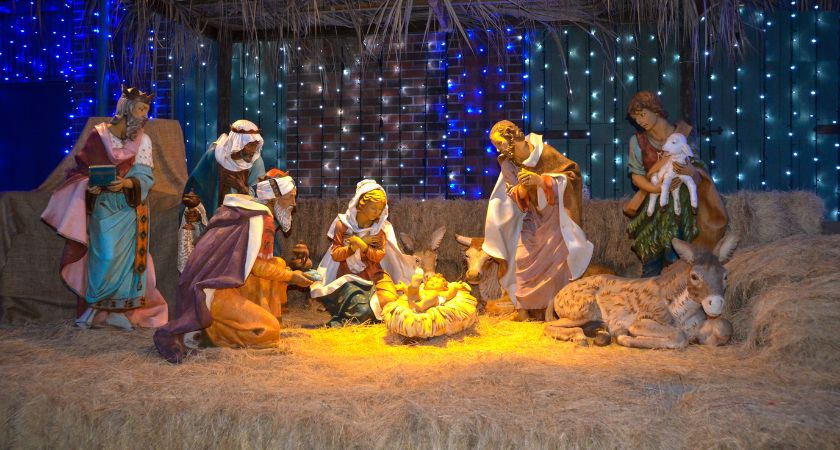 U katoličkoj tradiciji božićno vrijeme ne predstavlja obični blagdan već radosno i sveto razdoblje u kojem se slavi utjelovljenje Boga - rođenje Isusa Krista.