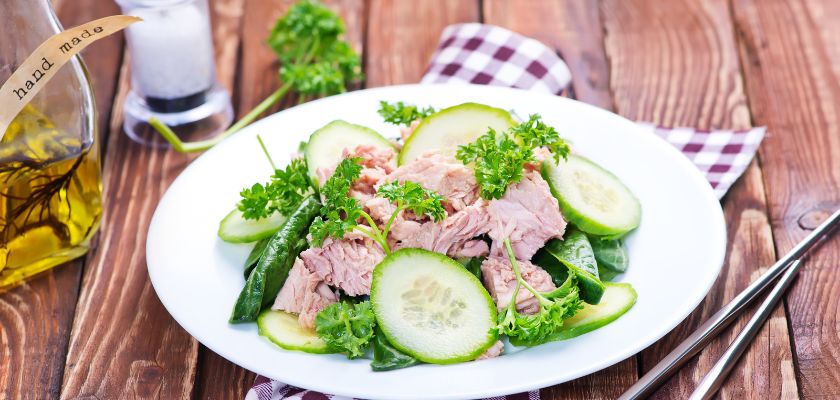 Tuna salata s povrćem