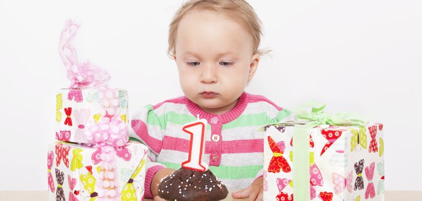 Što pokloniti za rođenje djeteta i prvi rođendan?