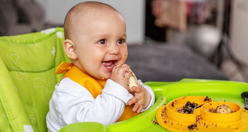 Kako uvoditi krutu hranu bebi od 9 mjeseci
