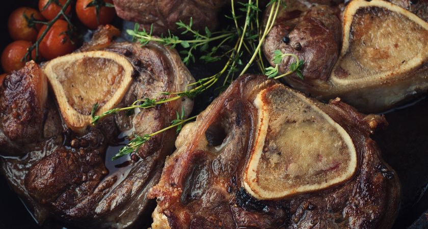 osso buco pečen u loncu - slikan izbliza