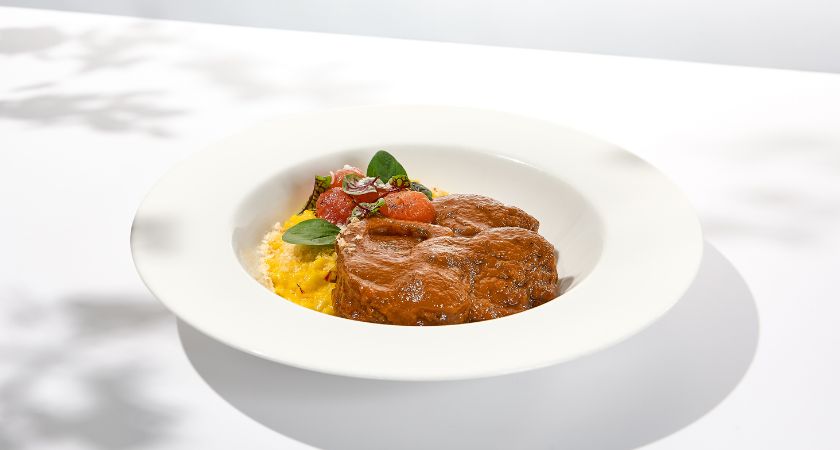 Osso buco - poslužen u tanjuru za tjesteninu