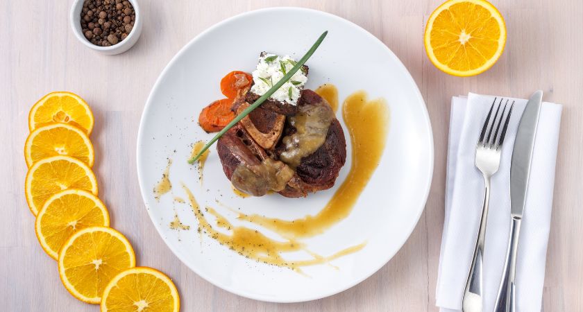 osso buco serviran na bima tanjurima
