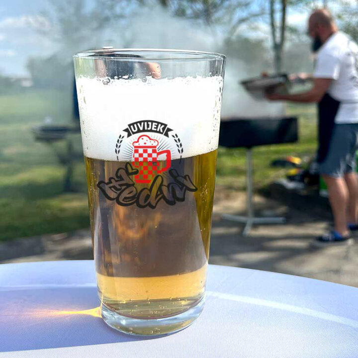 ČAŠA ZA PIVO POKLON S TISKOM 560 ML UVIJEK ŽEDNI