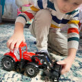 traktor crveni