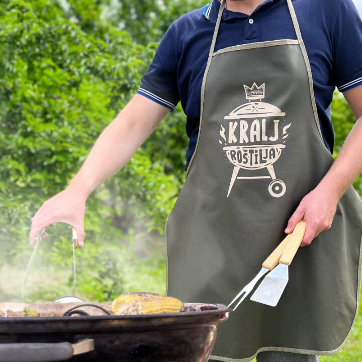 SET ZA ROŠTILJ U POKLON KUTIJI - INOX PRIBOR 3/1 I PREGAČA  Kralj roštilja