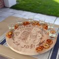DASKA ZA SERVIRANJE OKRETNA fi 34 cm SA 6 ČAŠICA I GRAVUROM Uvijek spremni za još