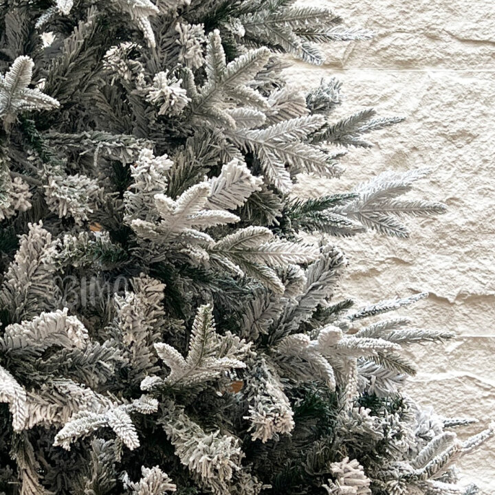 BOŽIĆNO DRVCE FROSTY SA SNIJEGOM I METALNIM STALKOM 180 cm