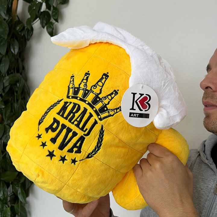 JASTUK DEKORATIVNI KRIGLA PIVE PLIŠ S NATPISOM 40 cm - KRALJ PIVE
