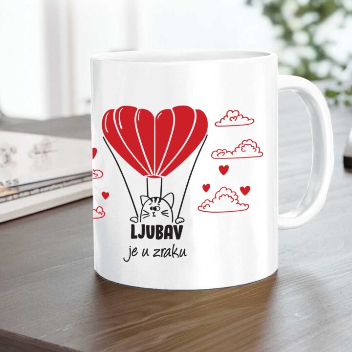 ŠALICA KERAMIČKA S TISKOM BIJELA U POKLON KUTIJI 300 ml - Ljubav je u zraku