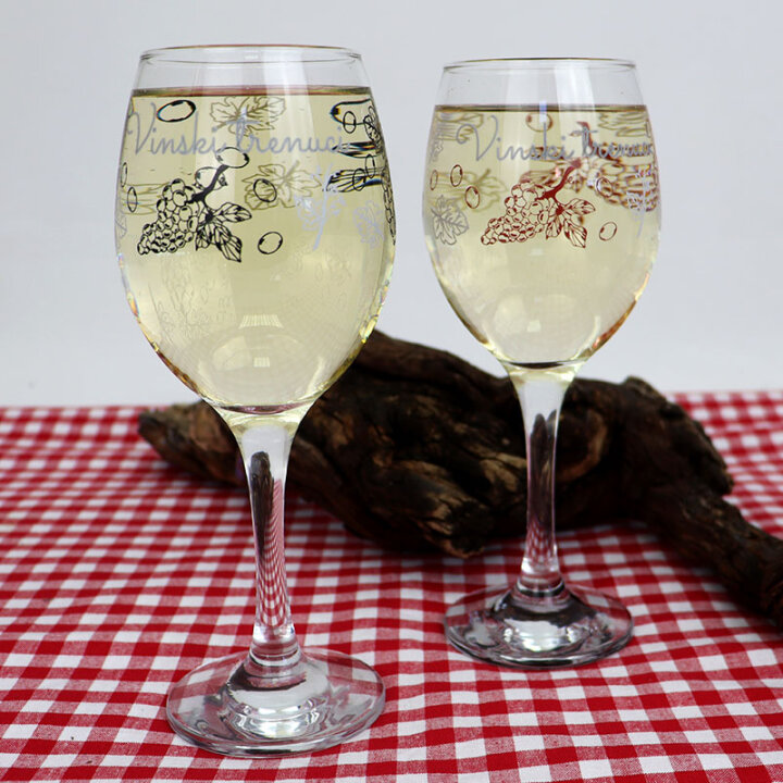 ČAŠA ZA VINO S TISKOM 370 ml sort boje
