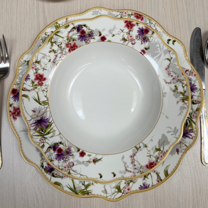 SERVIS ZA JELO 18 DIJELNI NEW BONE JARDIN DEKORIRANI - VALOVITI RUB