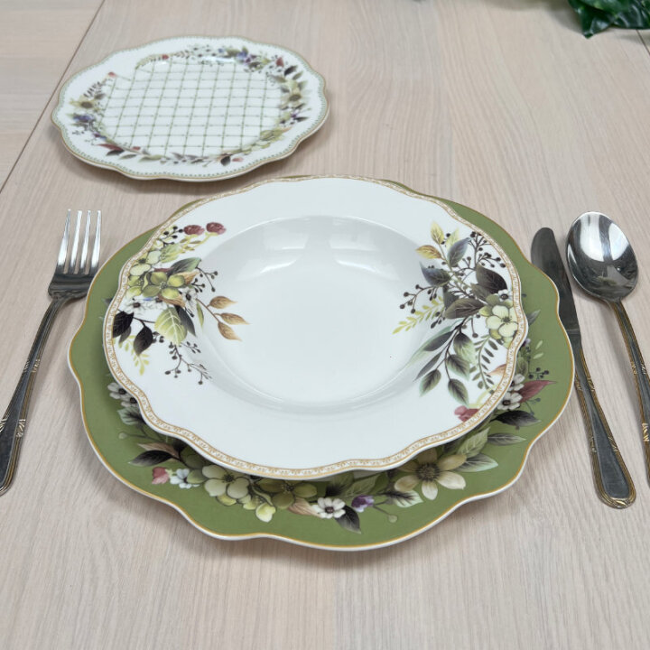 SERVIS ZA JELO 18 DIJELNI NEW BONE FLORA LUX DEKORIRANI - VALOVITI RUB