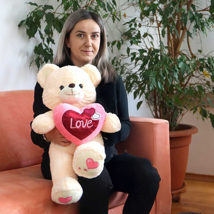 MEDO PLIŠANI KREM SA SRCEM LOVE 40 cm