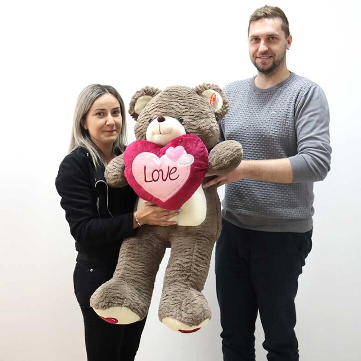 MEDO PLIŠANI SMEĐI SA SRCEM LOVE 60 cm