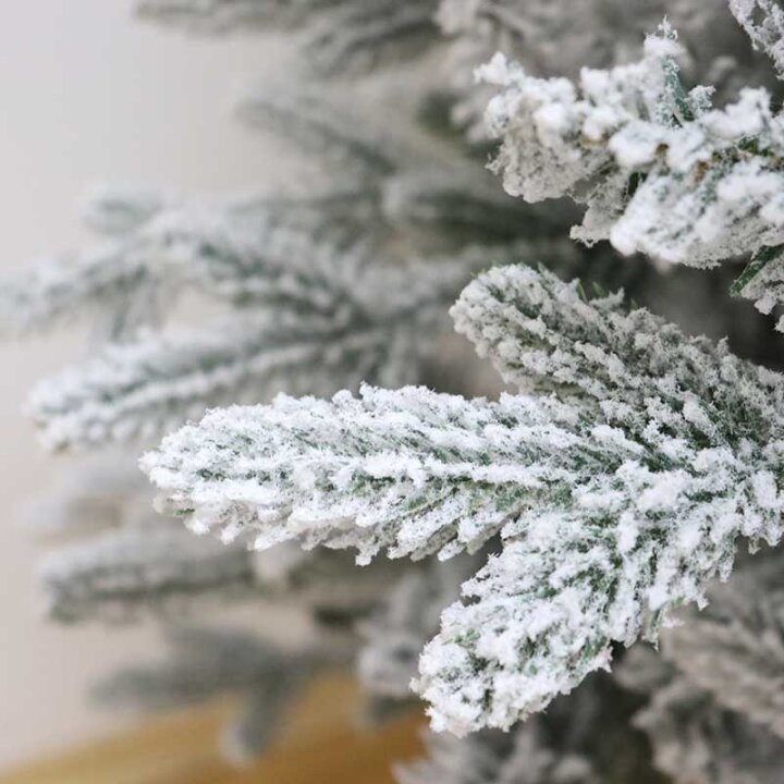 BOŽIĆNO DRVCE ARCTICA SA SNIJEGOM I METALNIM STALKOM 240 cm